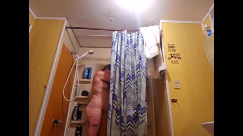 Snapshot of savage352ratchet chatting on December 18, 2024, 5:00 pm Bugglove online show from December 18, 2024, 5:00 pm