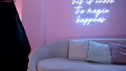 S a v a n n a h  online show from February 18, 2026, 10:33 am