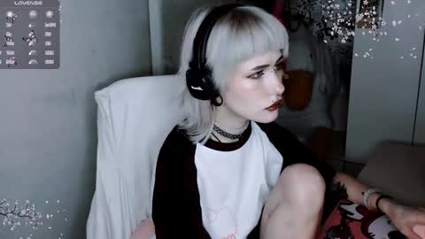 pronoun she. name Mary. age 21. online show from November 9, 2025, 4:49 pm