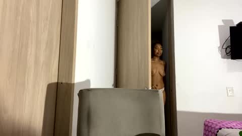 scarle222421 online show from December 25, 2024, 10:48 pm