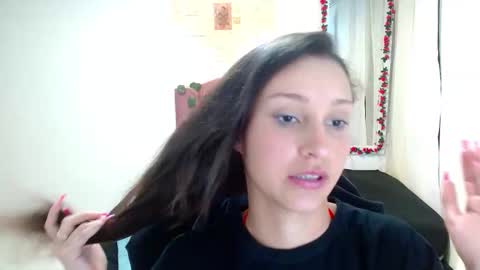 Snapshot of scarlet771776 chatting on December 5, 2025, 8:16 pm scarlet771776 online show from December 5, 2025, 8:16 pm