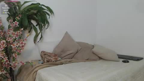 scarlet_100 online show from April 5, 2026, 1:03 am