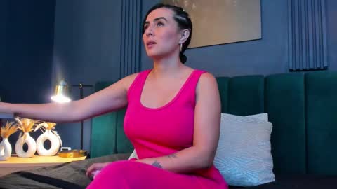 Scarlet Edwars online show from November 26, 2025, 12:17 pm