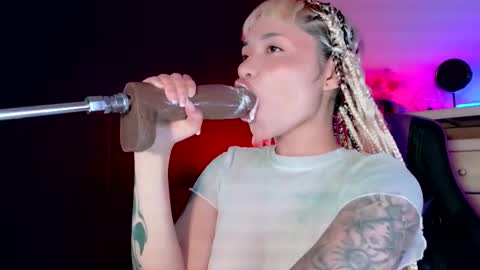 Snapshot of scarlet_gold chatting on January 17, 2026, 3:33 am scarlet_gold online show from January 17, 2026, 3:33 am