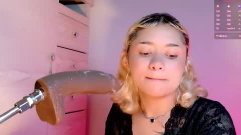 scarlet_gold online show from April 1, 2026, 1:06 am