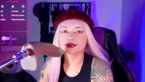scarlet_gold online show from June 17, 2026, 9:05 pm