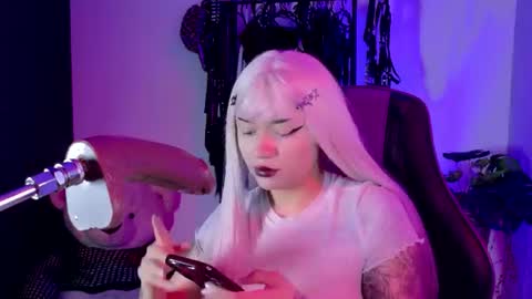 scarlet_gold online show from June 18, 2026, 8:35 pm
