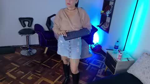 Snapshot of scarlet_hiit chatting on July 1, 2026, 4:14 am scarlet_hiit online show from July 1, 2026, 4:14 am