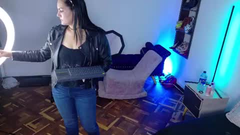 Snapshot of scarlet_hiit chatting on July 3, 2026, 4:19 am scarlet_hiit online show from July 3, 2026, 4:19 am