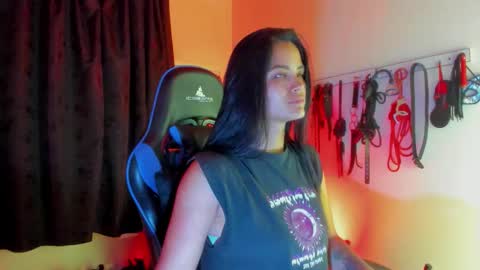 scarlet taylor kennedy online show from December 16, 2025, 1:21 am