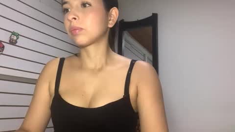 scarlet_muse18 online show from March 25, 2026, 4:46 pm