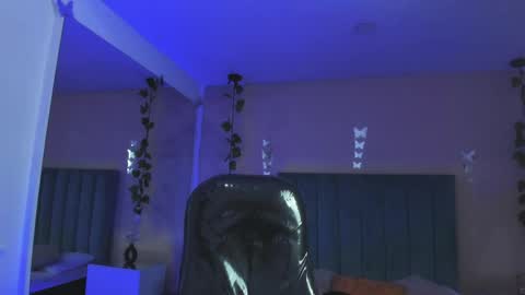 Scarlet online show from April 15, 2026, 8:31 pm