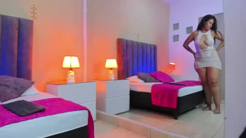 Snapshot of scarlet_pielcanela chatting on May 22, 2026, 9:42 pm Scarlet online show from May 22, 2026, 9:42 pm
