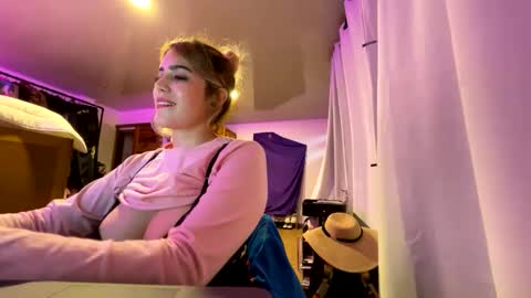 scarlet whisper online show from September 26, 2025, 10:47 pm