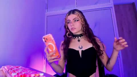 Snapshot of scarletblaze_ chatting on August 5, 2026, 3:31 am Scarlet online show from August 5, 2026, 3:31 am