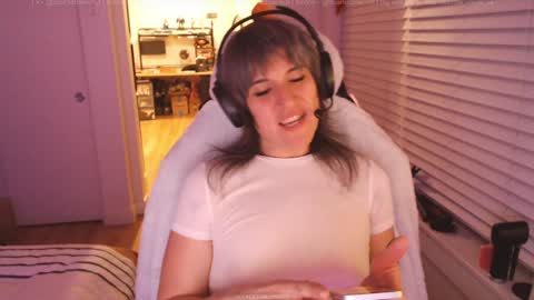 Snapshot of scarletbrainrot chatting on December 8, 2024, 4:25 am scarlet3 online show from December 8, 2024, 4:25 am