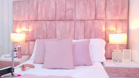 Scarlet Fooxs online show from March 19, 2026, 1:26 pm