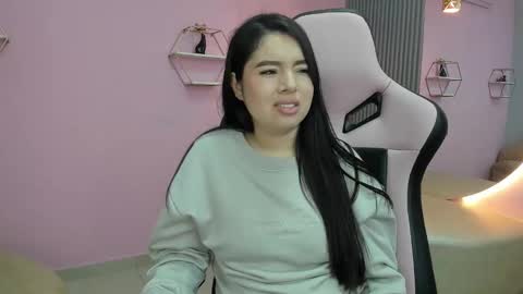 Snapshot of scarleth_kiss_ chatting on December 15, 2025, 10:52 am Scarleth online show from December 15, 2025, 10:52 am