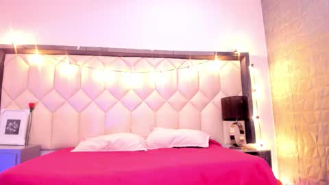 scarlethbigbug online show from February 24, 2026, 11:41 am