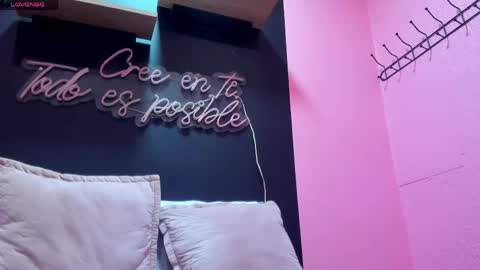 scarlethfoxx_ online show from April 15, 2026, 7:58 pm