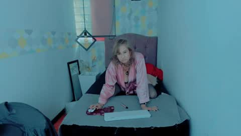 S C A R L E T online show from December 21, 2024, 4:03 pm