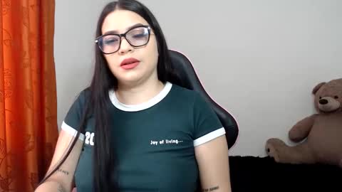 Snapshot of scarletlux_ chatting on March 12, 2026, 7:09 pm Scarlet online show from March 12, 2026, 7:09 pm