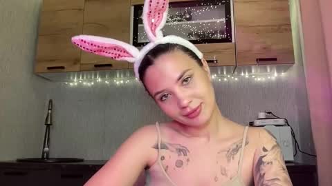 scarletpetal online show from December 19, 2025, 12:23 pm