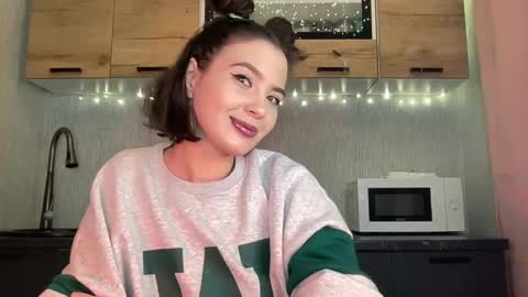 scarletpetal online show from December 21, 2025, 12:01 pm