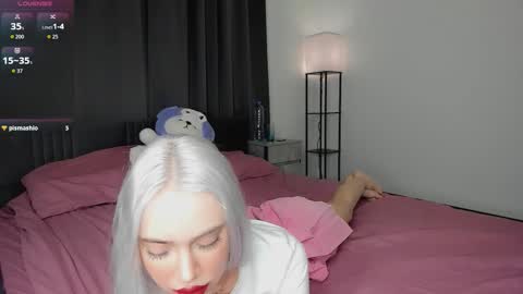 Snapshot of scarletsoft chatting on December 17, 2025, 9:32 pm Ann online show from December 17, 2025, 9:32 pm