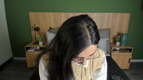 Snapshot of scarlett25__ chatting on December 18, 2025, 12:00 pm Scarlett online show from December 18, 2025, 12:00 pm