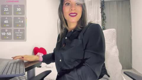 Snapshot of scarlett__m chatting on December 16, 2025, 10:09 am Scarlett online show from December 16, 2025, 10:09 am