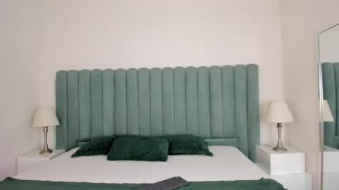 scarlett__noir online show from April 21, 2026, 1:42 am