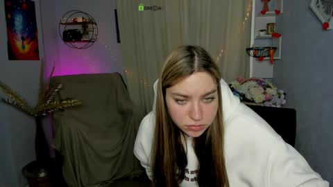 Scarlett online show from April 1, 2026, 1:41 pm