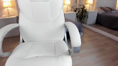 Bunny  online show from December 15, 2025, 1:04 pm