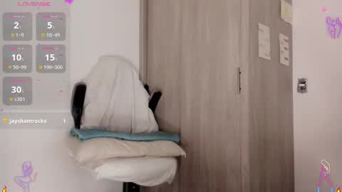 Snapshot of scarlett_diamond chatting on January 21, 2025, 11:55 pm Scarlett Thumb up please help me 100 its important online show from January 21, 2025, 11:55 pm