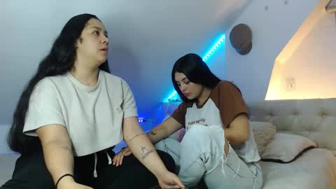 Scarlett and Jazmin online show from October 19, 2025, 8:59 am