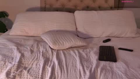 Snapshot of scarlett_grand chatting on October 6, 2025, 10:18 pm Scarlett Grand online show from October 6, 2025, 10:18 pm