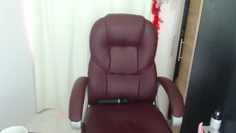 scarlett_mill online show from June 11, 2026, 3:54 pm