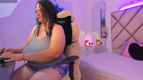 Snapshot of scarlett_moo chatting on July 1, 2026, 2:18 pm vanessa online show from July 1, 2026, 2:18 pm