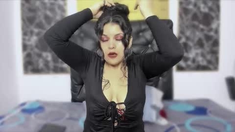 Snapshot of scarlett_w0lf chatting on November 19, 2025, 1:33 pm Scarlett online show from November 19, 2025, 1:33 pm