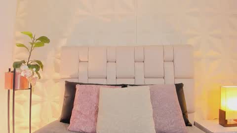     online show from November 25, 2025, 11:43 am