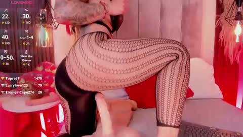 scarlettbusty  online show from June 14, 2026, 2:24 am