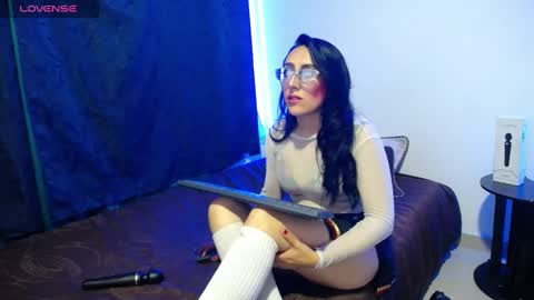 Snapshot of scarlette_32 chatting on January 20, 2025, 4:43 am Scarlette online show from January 20, 2025, 4:43 am