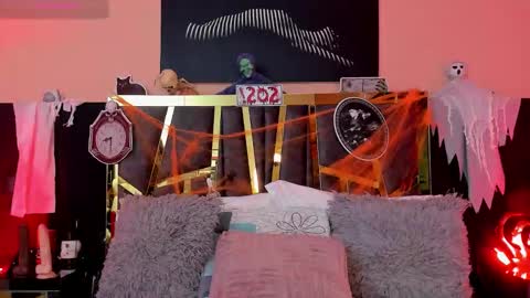 scarlettorres online show from October 29, 2025, 7:04 pm