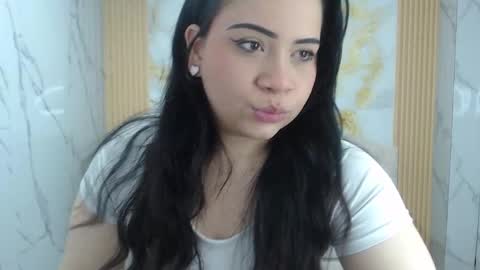 Snapshot of scarlettt_s chatting on November 17, 2025, 8:14 pm Scarlett online show from November 17, 2025, 8:14 pm