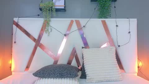 S C A R L E T T  online show from November 24, 2025, 7:57 pm