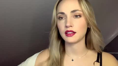 Snapshot of scarlettxblonde chatting on May 2, 2026, 2:22 pm ScarlettxBlonde online show from May 2, 2026, 2:22 pm