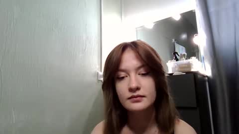 Snapshot of scented_elsa chatting on November 10, 2025, 11:42 am Elsa online show from November 10, 2025, 11:42 am