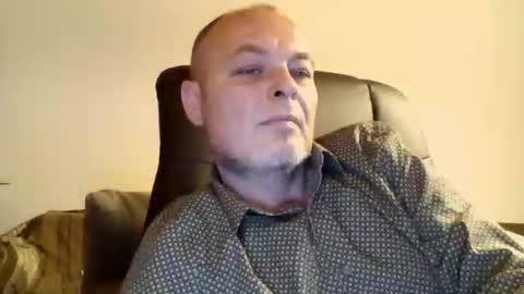schnibschnab online show from October 13, 2025, 6:08 pm