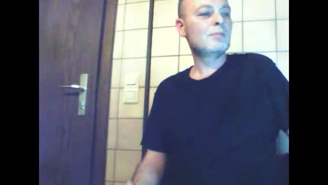 schnibschnab online show from December 16, 2025, 2:49 am